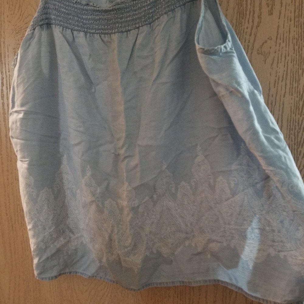 Beautiful flowy tank top